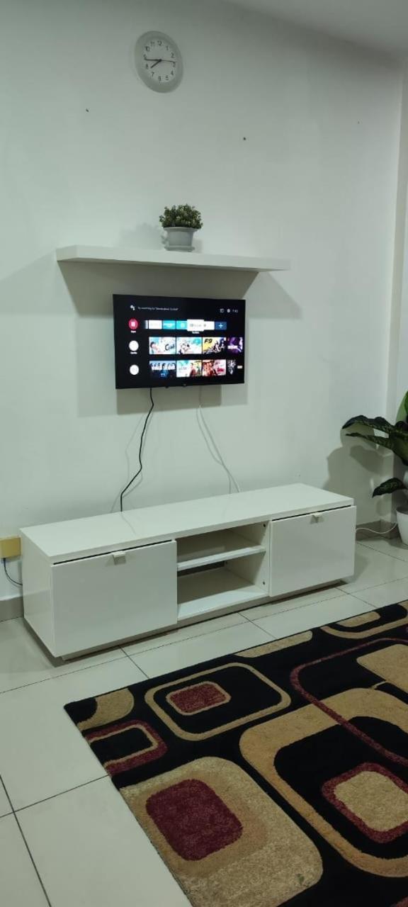 Putra 1 Pool Homestay Bandar Seri Putra Kampong Sungai Buah Buitenkant foto